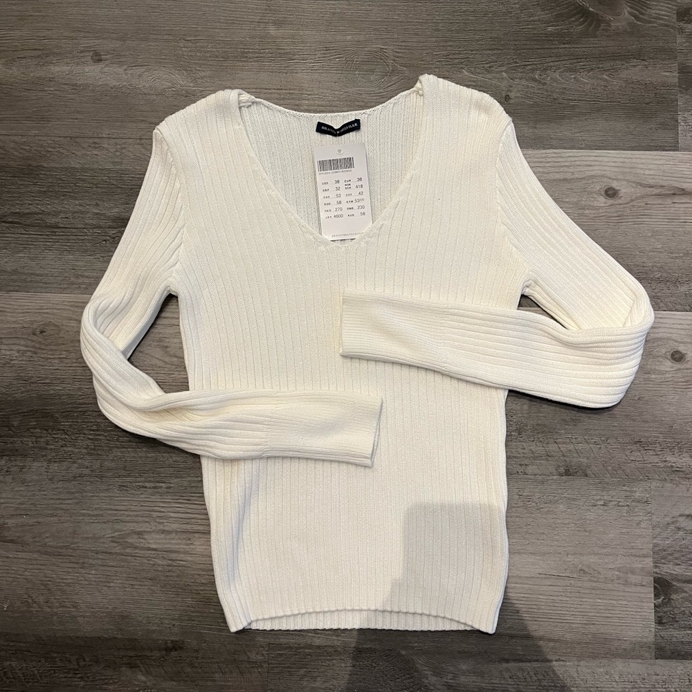 BNWT Never Worn Brandy V-Neck Sweater